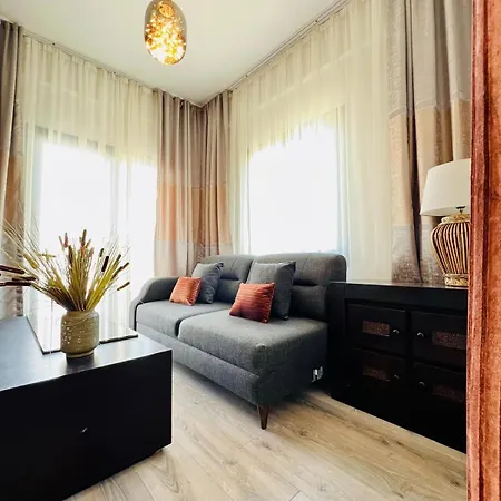 Alsancak Meritis Studio Suit דירה קיירניה